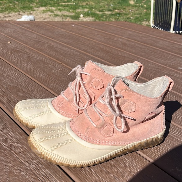 Sorel rain boot - Picture 2 of 4